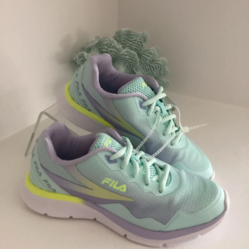 NWT FILA AQUA/ PURPLE SNEAKERS TENNIS SHOES RUNNING SHOES SZ 6